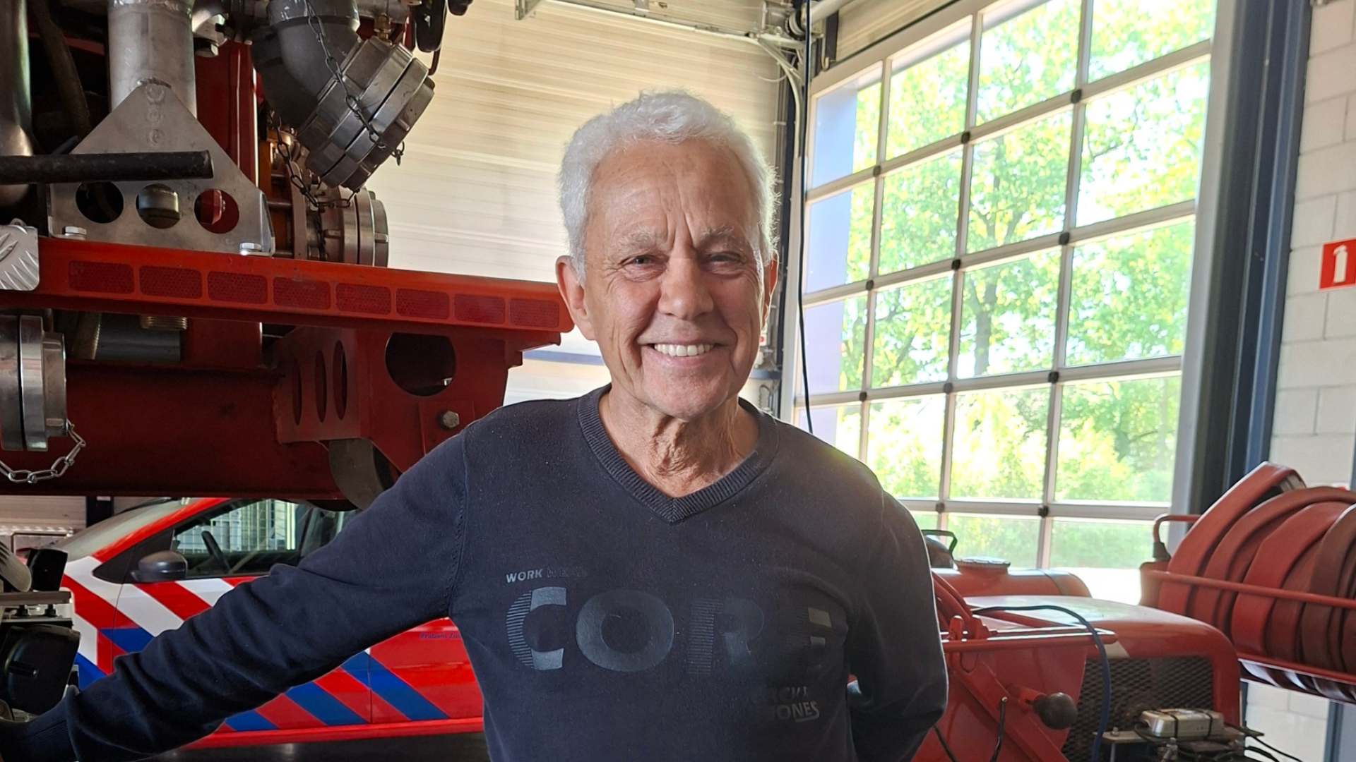 50+ jaar bij de brandweer: Sjef oefent, begeleidt en verbindt
